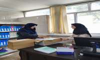 توزیع مکمل‌های تغذیه‌ای دانش‌آموزان توسط کارشناس تغذیه مرکز خدمات جامع سلامت مهندس نادر