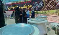 بازدید دکتر ملاجعفری و خانم احمدی، از مطبخ غذا در پارک آب و آتش برای زائران مراسم تشییع امام شهید